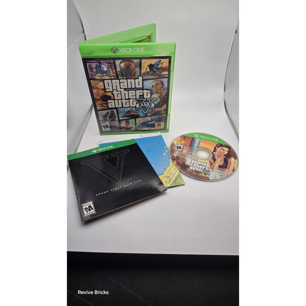 Grand Theft Auto V (Microsoft Xbox One, 2014) CIB Complete W/ Map Tested Working